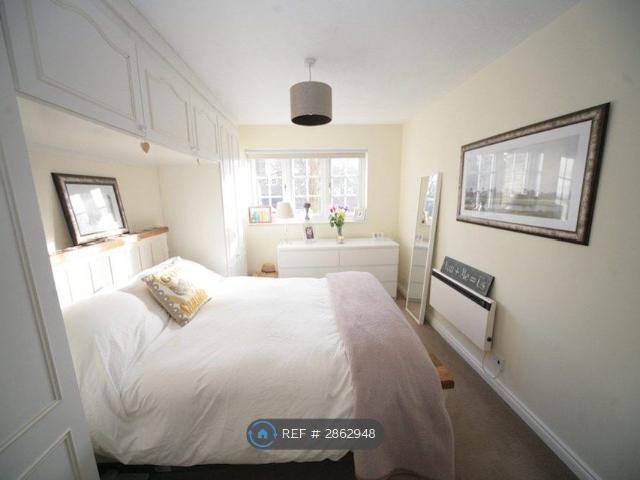 Selhurst Close, Wimbledon SW19, 2 bed flat to rent, £2,250 pcm | PrimeLocation