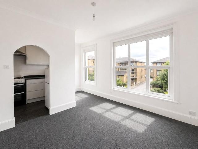 Selhurst Road, South Norwood, SE25 2 bed apartment to rent £1,500 pcm £346 pw