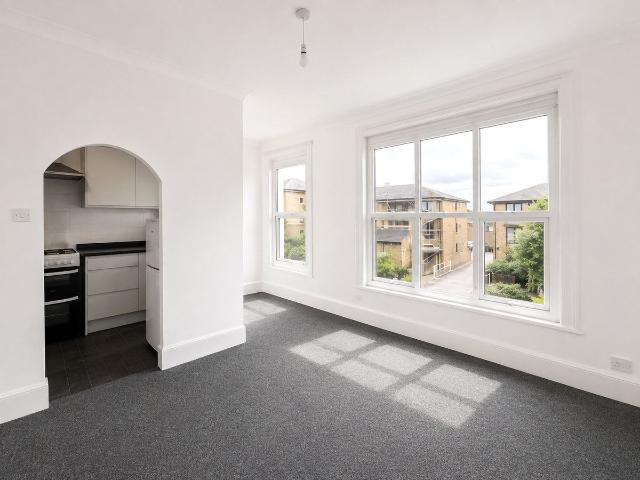 Selhurst Road, South Norwood SE25, 2 bed flat to rent, £1,600 pcm | PrimeLocation