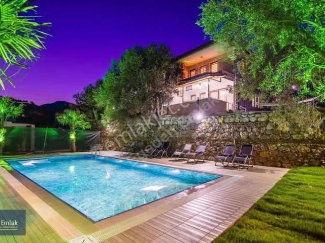 Selimiye'de Müstakil 1211 M2 Bahçe İçinde Şahane Satılık Villa