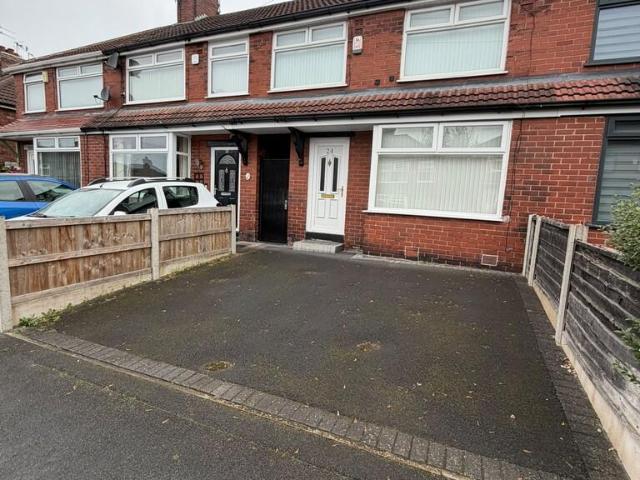 Selkirk Road, Chadderton 3 bed terraced house to rent £1,195 pcm £276 pw
