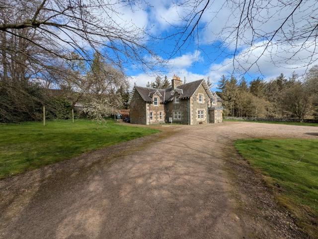 Selkirk TD7 5 bed detached house to rent £1,850 pcm £427 pw