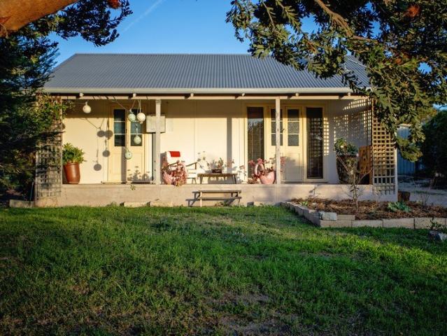 Sell with Robert Miloseski! Coastal Cottage