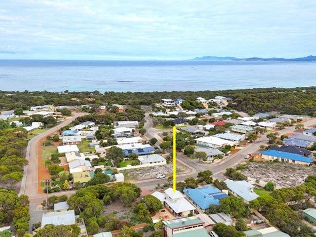 Sell with Robert Miloseski! Relaxed Coastal Living in a Spacious, Elevated Hopetoun Home