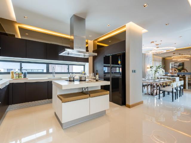 Selling at a loss! 4 Bedroom 296 Sq.m Closer MRT Cultural Center