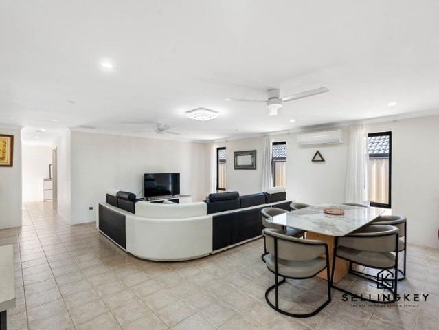 SellingKey Real Estate presents 8 Somerly Drive, Clarkson!