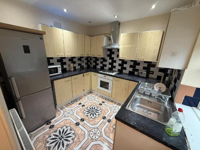 Selly Oak, Birmingham B29 3 bed flat to rent £1,500 pcm £346 pw