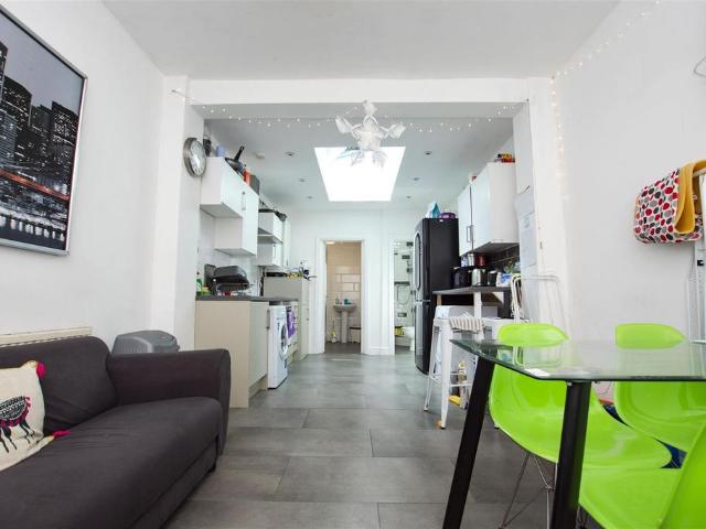 SELLY OAK, BIRMINGHAM B29 5 bed apartment to rent £537 pcm £124 pw