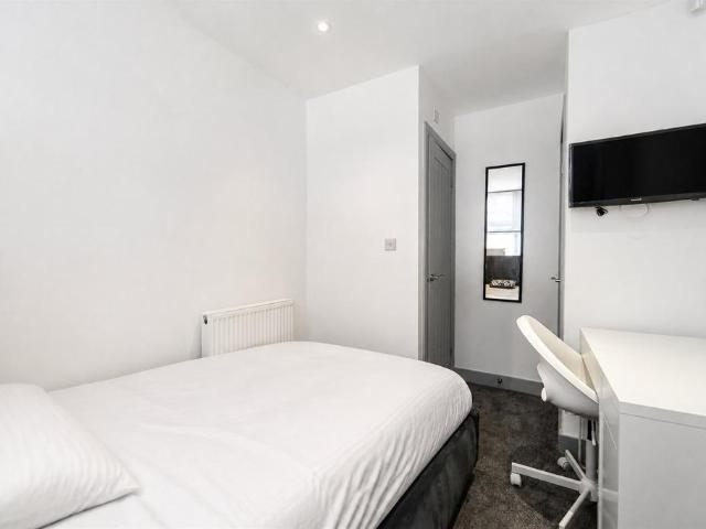 SELLY OAK, BIRMINGHAM B29 6 bed house to rent £641 pcm £148 pw