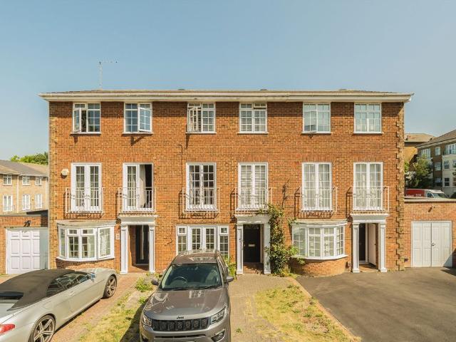 Selsdon Close, Surbiton KT6, 3 bed property to rent, £3,195 pcm | PrimeLocation