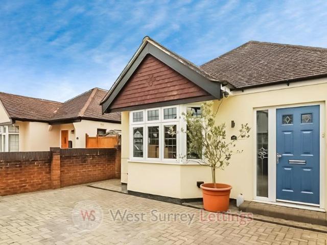 Selsdon Road, New Haw KT15 3HP 4 bed bungalow to rent £2,750 pcm £635 pw