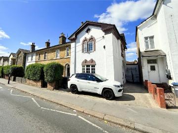 Selsdon Road, South Croydon, CR2 3 bed apartment to rent £2,100 pcm £485 pw