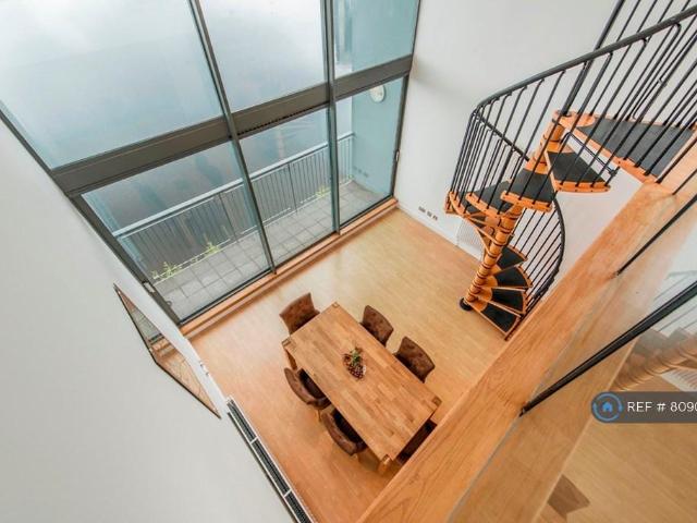 Selsdon Way, London, E14 2 bed flat to rent £3,600 pcm £831 pw