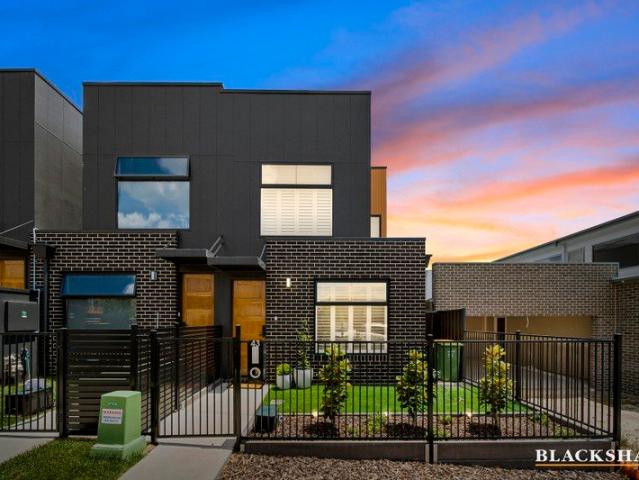 Separate Titled Contemporary Living in South Jerrabomberra