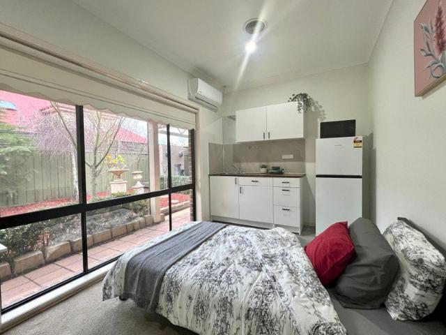 SEPARATE PRIVATE SUITE ON OFFER PRIME LOCATION