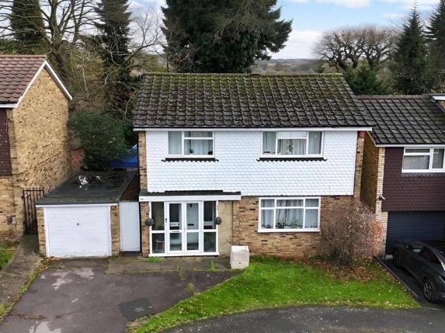 Sequoia Park, Pinner 3 bed detached house to rent £2,300 pcm £531 pw