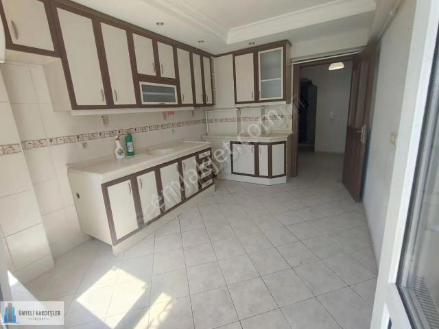 Servergazi De 3+1 165 M2 Arakat Kiralik Daire