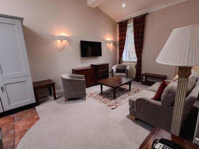Serviced Apartment, 10 Stag Lodge Apartments, Cultra, Holywood, BT18 0EX
