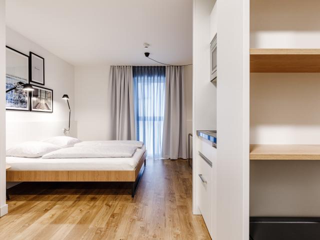 Spacious Studio XL with a kitchenette and seating area in Mannheim