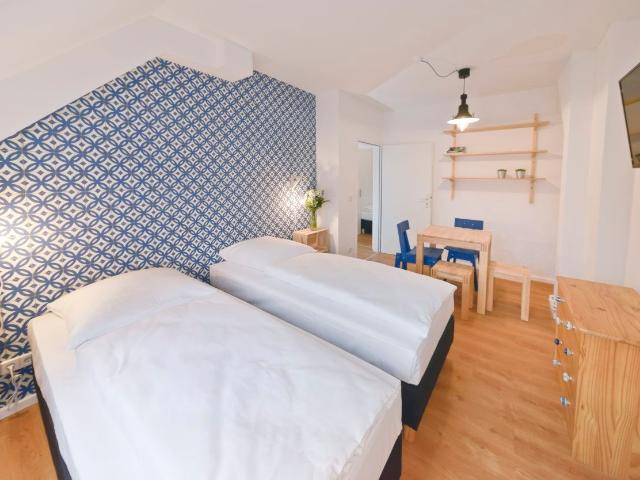 SERVICED APARTMENT: New and modern, central rooftop apartment