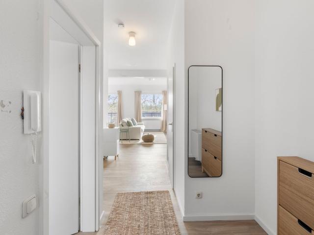 Serviced Apartment with Balcony & Separate Bedroom – Walking Distance to Duisburg Hbf, Duisburg Amsterdam Apartments for Rent