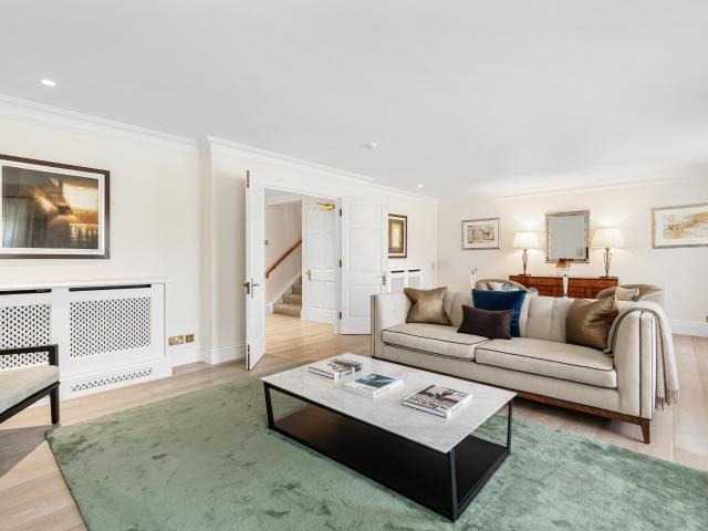 Serviced apartment with Hyde Park views