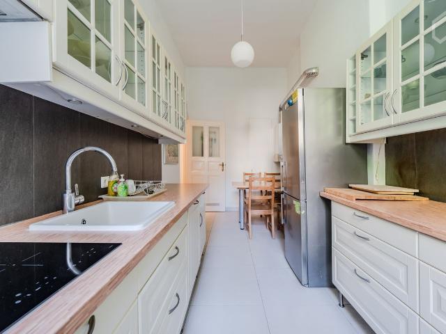 Serviced, Fully Furnished, Bright, Charming, & Modern Altbau in Wilmersdorf, Berlin Amsterdam Apartments for Rent