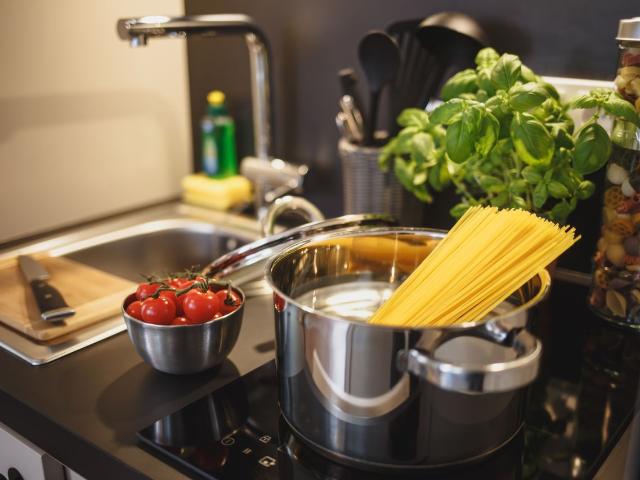Serviced Studio Apartment with Large Single Bed & Large Windows or 1m² Balcony, Berlin Amsterdam Apartments for Rent