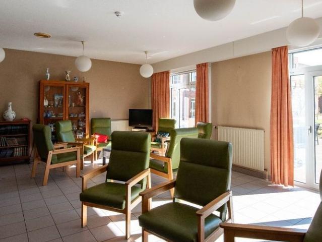 Serviceflat te huur in Antwerpen voor € 1.099 met 1 slaapkamer