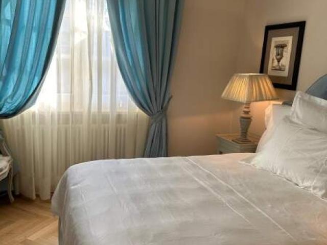 Servizi Descrizione Galleria Fotografica Villa con piscina Richiedi informazioni su questo immobile