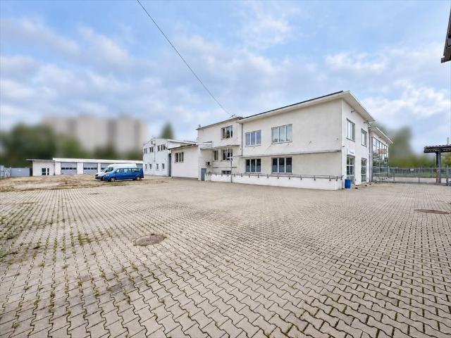 Serwis samochodowy z salonem 2900 m | Plac 2500 m