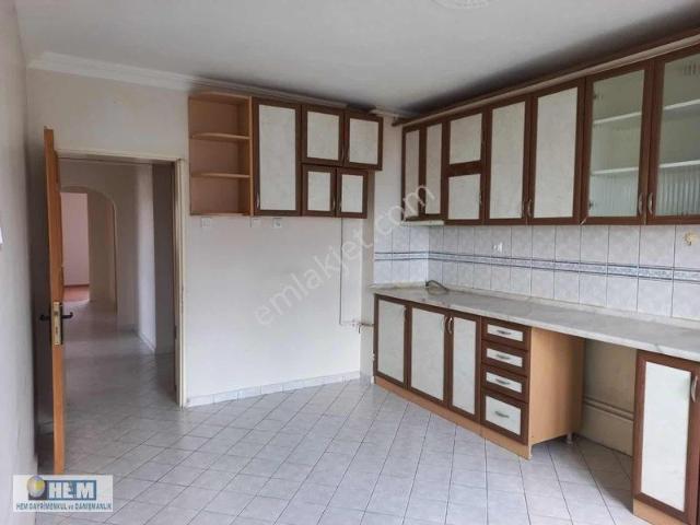 Serap Sitesinde Kiralık Geniş Ara Kat Daire