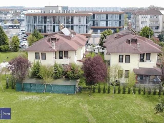 Serdivan Avm Karşısı Satılık 5+1 Triplex