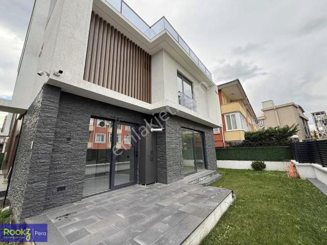 Serdivan Bahçelievlerde Prestijli Konumda, Teraslı 4+1 Villa