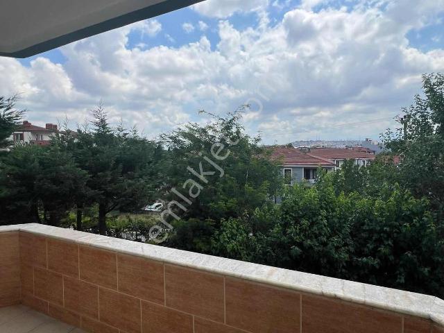 Serdivan Karakol Yakınında Kiralık Geniş 3+1