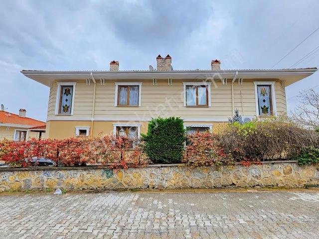 Serdivan Kemalpaşa Mahallesi Nar ı Beyza Konakları'nda 4+1 Villa