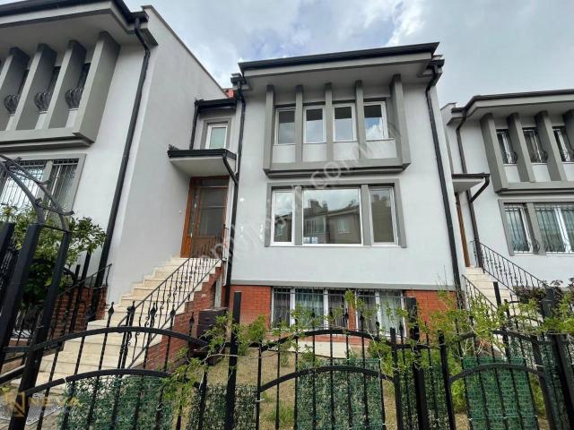 Serdivan Kemalpaşa Mah'de Kiralık 4+1 Bahçeli Dublex Daire