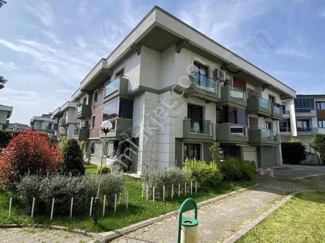 Serdivan Köprübaşı Ada Konaklarında Satılık Geniş Düz Daire