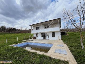 Serdivan Meşelide Doğa İçinde 1864 M2 İçinde Havuzlu Villa