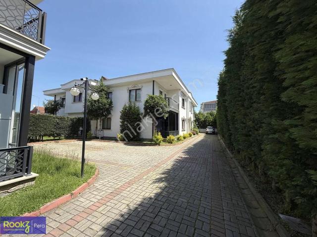 Serdivan Nazım Tan Konaklarında Kiralık 5+1 Daire