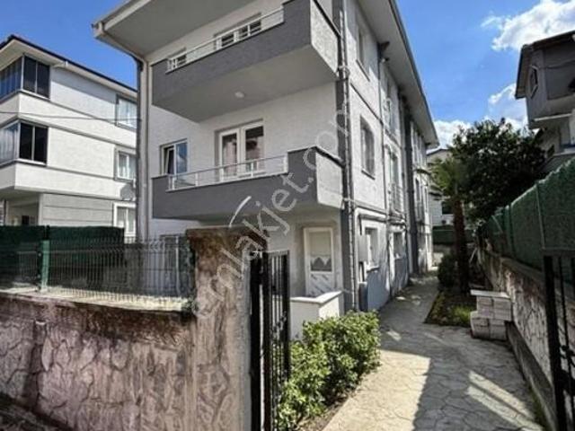 Serdivanda Merkezi Konumda Temiz Eşyalı 1+1