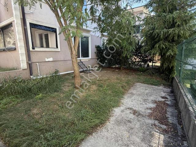 Serdivan'da Bahçe Kullanımlı Manzaralı 2+1 Kiralık Daire