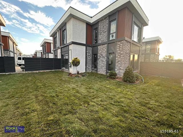 Serdivanda Site İçi 4+1 Tam Müstakil Geniş Bahçeli Lüks Villa
