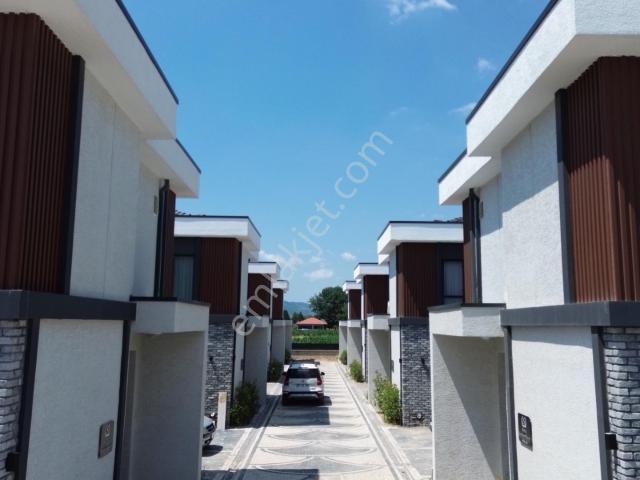 Serdivan'da Tam Müstakil 4+1 Akıllı Villa