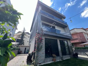 Serdivanda 2 Avm Arasında Satılık Lüks 4+1 Villa !