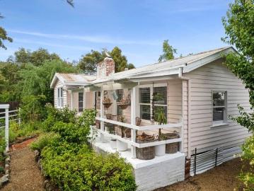 A Charming Daylesford Retreat