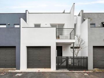 Serene city edge living with no Body Corporate