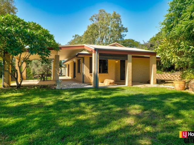 SERENE FAMILY HOME IN GATTON