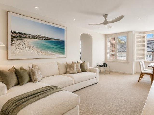 Serene Harbourside Living in Prestigious Enclave