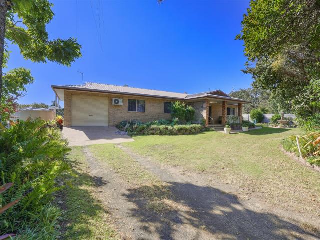 Serene lifestyle acreage with inground pool & shed